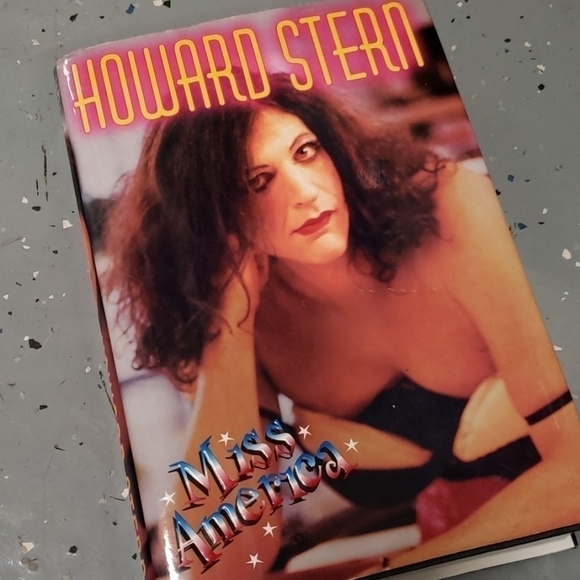 𝅺HOWARD STERN miss America book - Picture 1 of 7